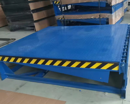 সাইট ইনস্টলেশনের নিরাপত্তা বৈশিষ্ট্য সহ কাস্টমাইজযোগ্য বৈদ্যুতিক ডক লেভেলার বোতাম চাপুন নিয়ন্ত্রণ