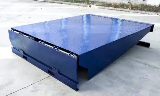 25000-40000LBS নিরাপদ নকশা ডক ডোর লেভেলার্স কর্মশালা স্বয়ংক্রিয় ডক প্লেট কাস্টমাইজযোগ্য ঠোঁটের দৈর্ঘ্য যান্ত্রিক নকশা