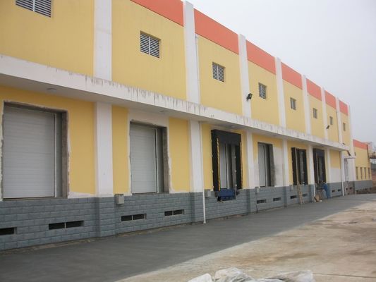 বৈকল্পিক বায়ুচলাচল সহ বাণিজ্যিক 50 মিমি-80 মিমি পুরুতা নিরোধক সেকশনাল গ্যারেজ দরজা