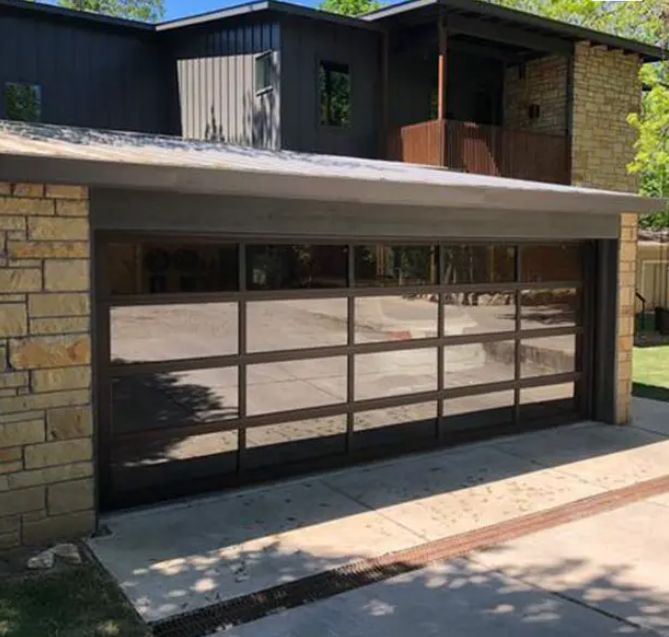 জল নিরোধক শ্রেণী ৩ স্বচ্ছ কাঁচ চমৎকার বায়ু প্রতিরোধ ক্ষমতা সম্পন্ন শিল্প কারখানার উপরিভাগের মজবুত বিভাগীয় গ্যারেজ দরজা, যা ম্যানুয়াল অথবা স্বয়ংক্রিয়ভাবে খোলা ও বন্ধ করা যায়